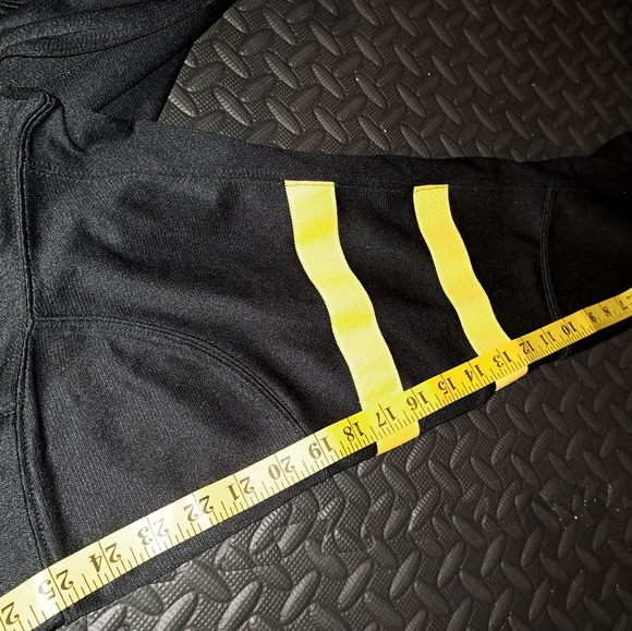 2013 IIHF Nike Team Canada Nike Live Strong hockey jersey - Picture 10 of 10